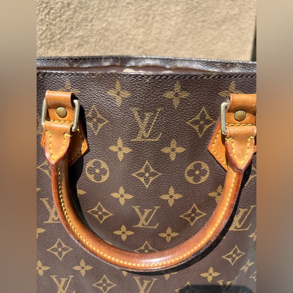 Louis Vuitton Tote - Picture 2 of 8